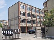 百々小学校まで700メートル