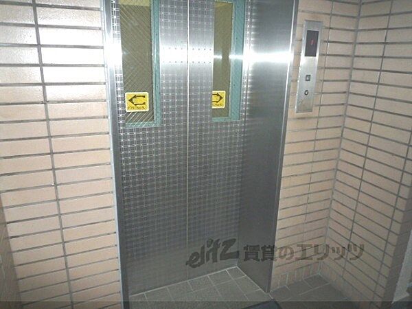 画像13:エレベーター
