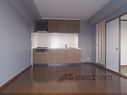 JR東海道・山陽本線 桂川駅 徒歩13分の賃貸マンション 4階2LDKのリビング/ダイニング