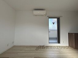 京都市営烏丸線 くいな橋駅 徒歩5分の賃貸マンション 3階ワンルームのリビング/ダイニング