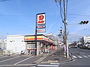 デイリ－ヤマザキ　伏見下鳥羽店まで180メートル