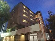 電灯が多く、夜でも明るいマンションです。