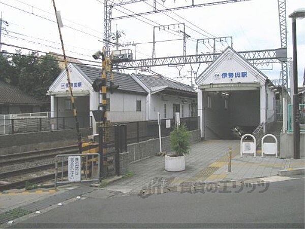 近鉄伊勢田駅まで1300メートル