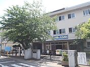 勝山中学校まで1300メートル