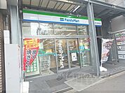 ファミリーマート　西大路駅前店まで500メートル