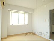 窓が二面あり明るいお部屋です。