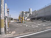 イズミヤ　伏見店（北入り口）まで550メートル