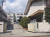 音羽中学校まで1400メートル