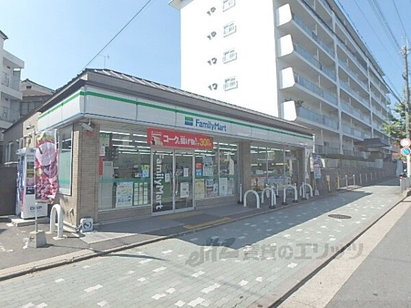 ファミリーマート　佛教大学前店まで350メートル