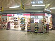 ココカラファイン　四条烏丸店まで590メートル
