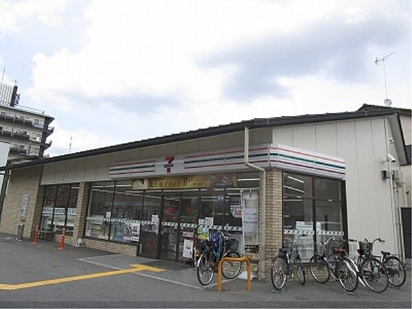 セブンイレブン　京都松室店まで700メートル