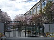 太秦中学校まで1100メートル