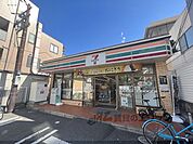 セブンイレブン　JR円町駅前店まで390メートル