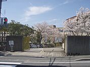 修学院小学校まで450メートル