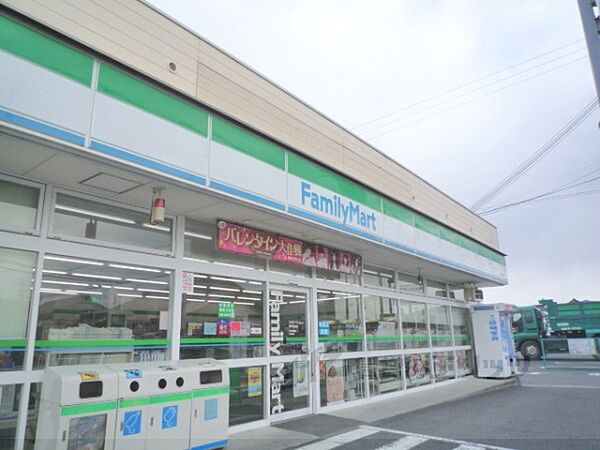画像23:ファミリーマート　草津青地店まで450メートル