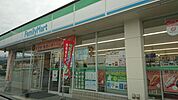 ファミリーマート(600m)