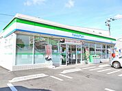 ファミリーマート(450m)