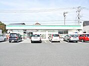 ファミリーマート(400m)