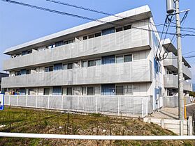 L・スタジオ 107 ｜ 佐賀県神埼市神埼町田道ケ里（賃貸マンション1K・1階・27.50㎡） その1