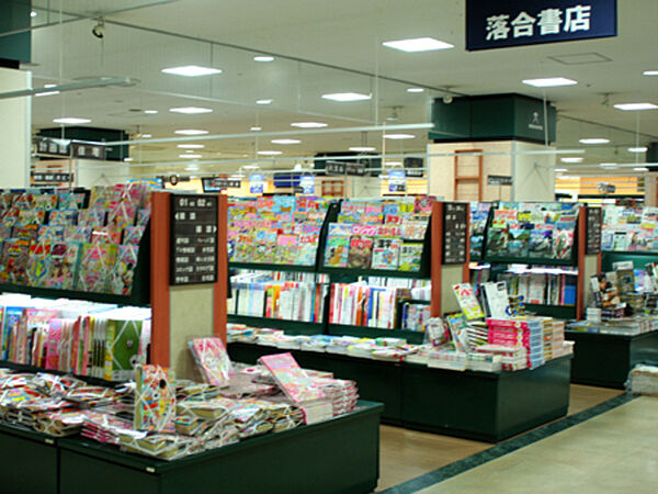 画像27:落合書店宝木店 975m