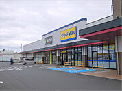 マツモトキヨシカルナ駒生店 605m