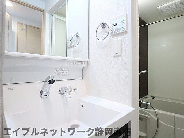 画像24:広い洗面スペース