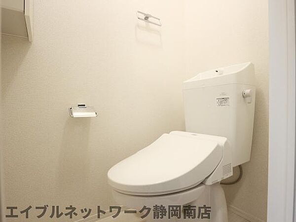 画像8:ゆったりとした空間のトイレです