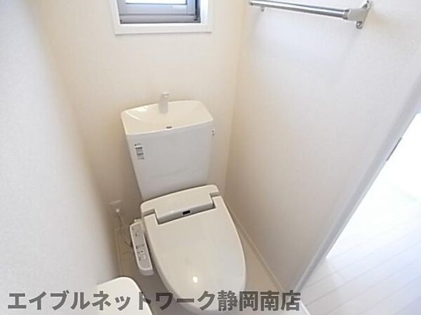 画像24:ゆったりとした空間のトイレです
