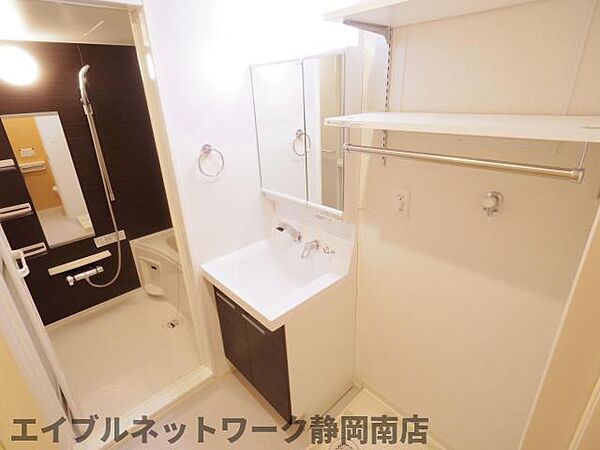 画像27:スペースが確保できる洗面所です