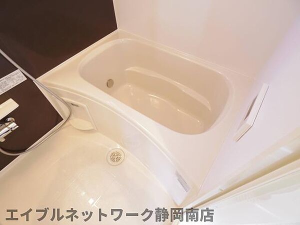 画像28:コンパクトで使いやすいお風呂です