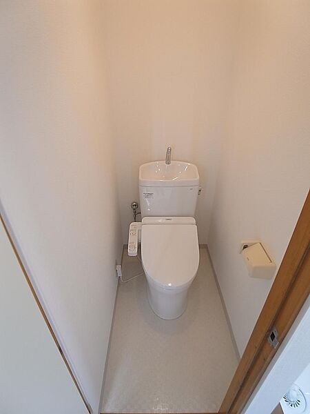 画像5:ゆたっりスペースのトイレ。温水洗浄便座です。