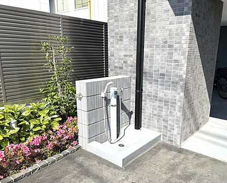 ハンズフリー解錠「ラクセス」を採用。ダブルロックや防犯サムターンなど強固なセキュリティ