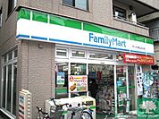 ファミリーマート 徒歩5分。 380m