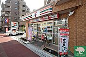 セブンイレブン 徒歩5分。 350m