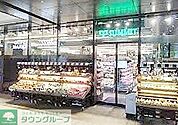 サミットストア神田スクエア店 徒歩1分。 70m