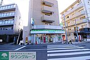 ファミリーマート 三軒茶屋一丁目店 徒歩3分。 180m