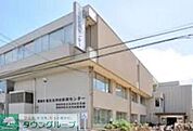 世田谷区立玉川台図書館 徒歩4分。図書館 300m
