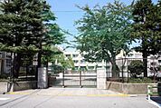 葛飾区立西亀有小学校 677m