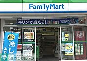 ファミリーマート代々木駅前店 徒歩4分。 270m