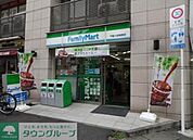 ファミリーマート千駄ヶ谷鳩森店 徒歩1分。 20m