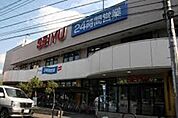 西友北綾瀬店 302m