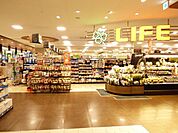ライフポンテポルタ千住店 徒歩10分。スーパー 760m