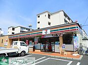 セブンイレブン 徒歩9分。コンビニ 670m