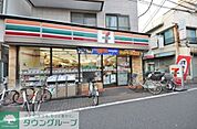 セブンイレブン 徒歩5分。コンビニ 330m
