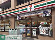 セブンイレブン 徒歩10分。コンビニ 740m