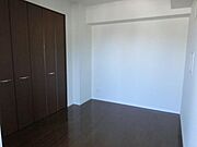 収納たっぷり洋室5帖
