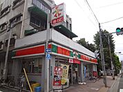 サンクス台東松が谷店 74m