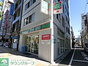 ローソンストア100台東上野桜木一丁目店 徒歩8分。コンビニ 580m