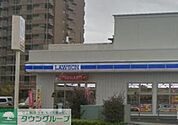 ローソン小松川三丁目店 徒歩8分。コンビニ 610m