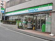 ファミリーマート 880m